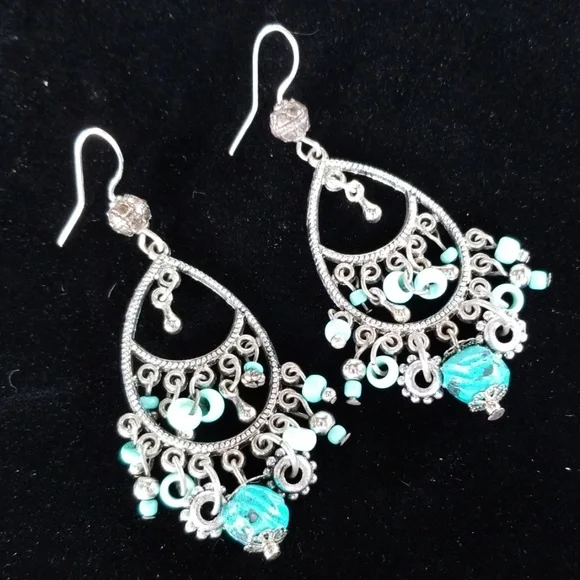 Vintage 1970s Hippie Bohemian Turquoise Silvertone Chandelier Earrings - Picture 11 of 12